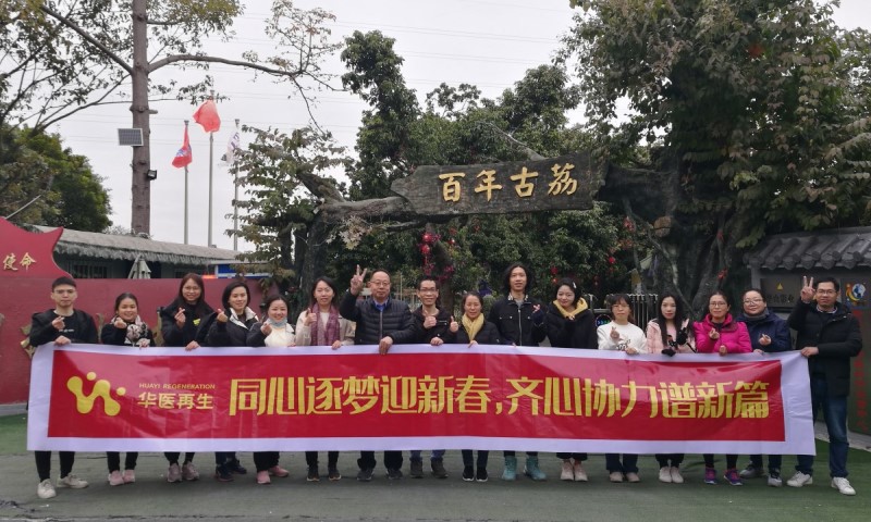 门口合照2-2.jpg 门口合照2-2.jpg